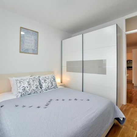 First Class Apartment, Free Parking ザグレブ エクステリア 写真