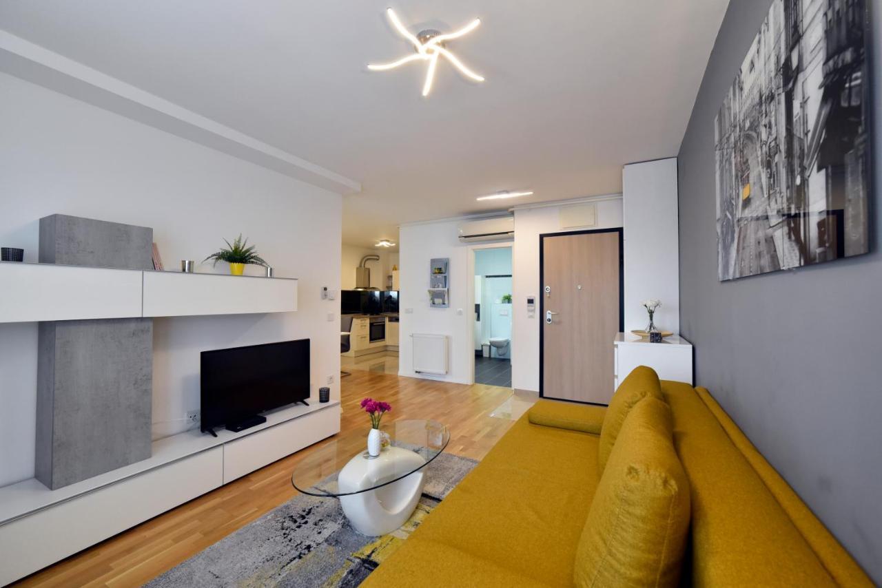 First Class Apartment, Free Parking ザグレブ エクステリア 写真
