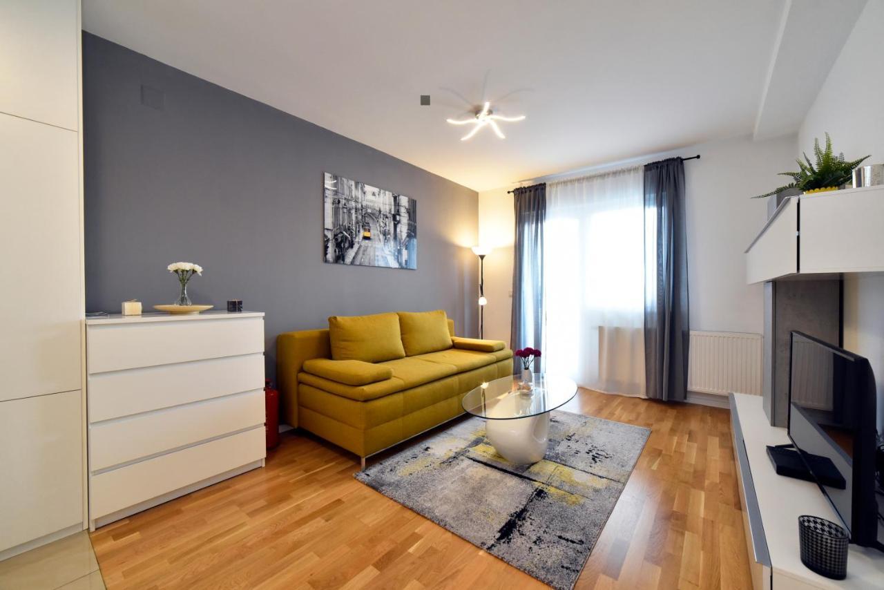 First Class Apartment, Free Parking ザグレブ エクステリア 写真