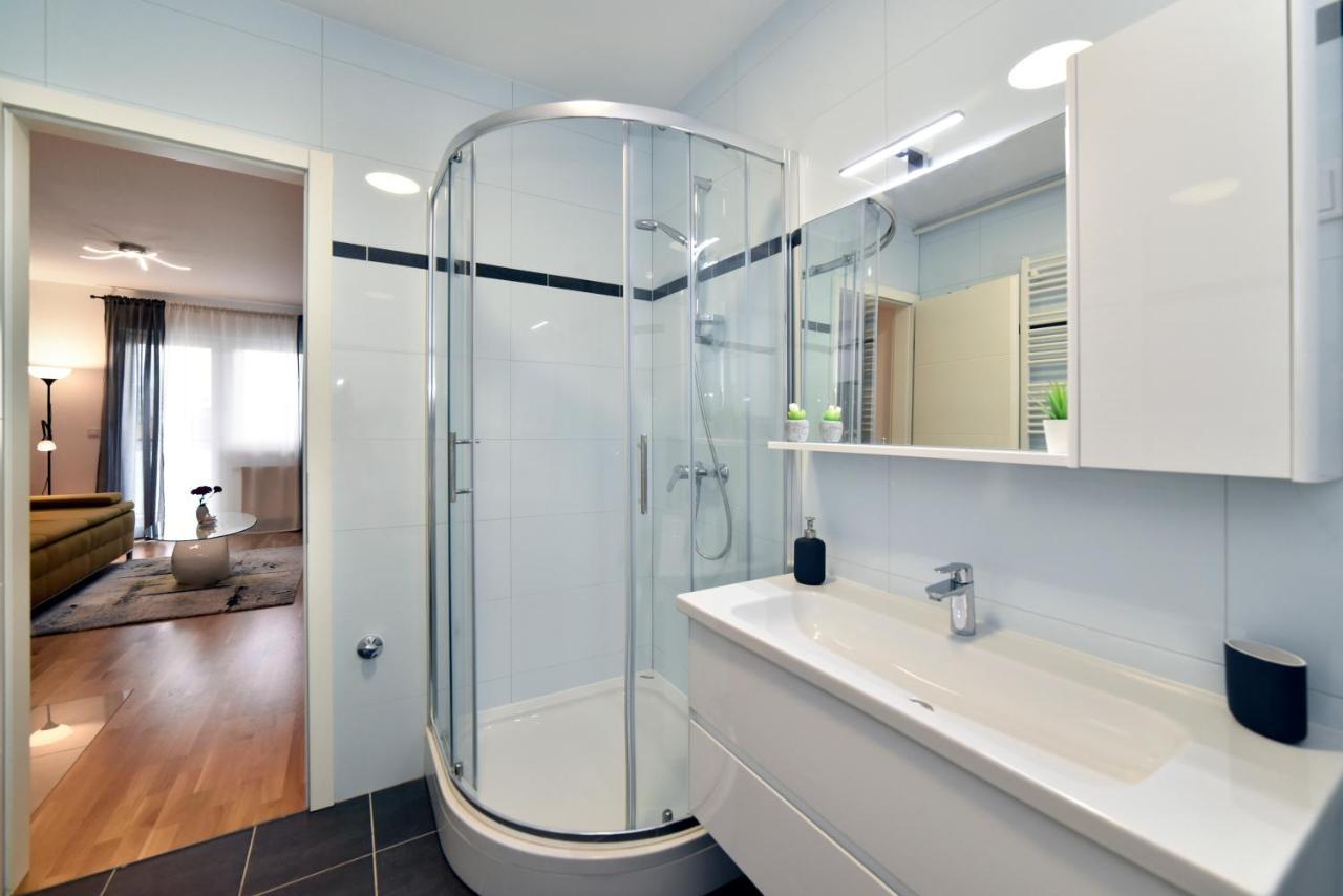 First Class Apartment, Free Parking ザグレブ エクステリア 写真